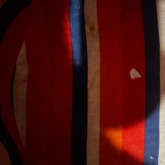 Stylish Tan Tote Bag with Red and Blue Lining - Picture 4 of 7